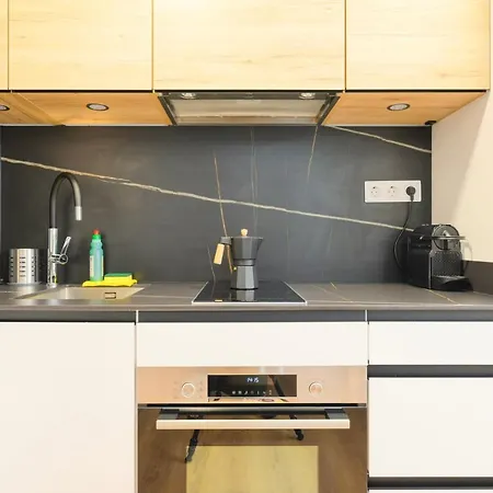 Modern Designer Steps From Canteras דירה *